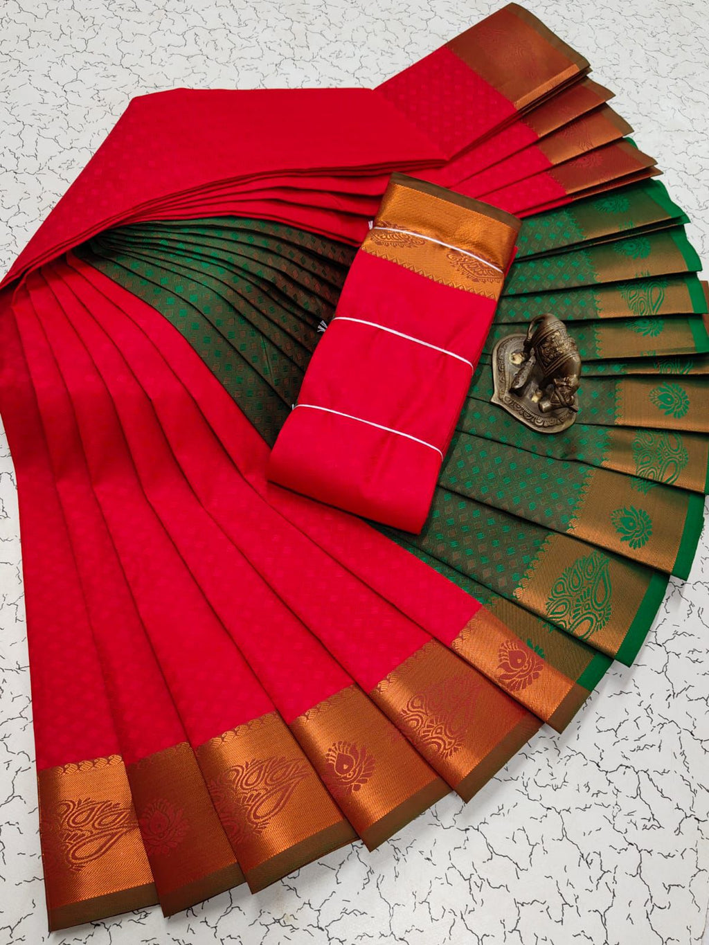 Karizma Silk Saree w/ Pallu Contrast