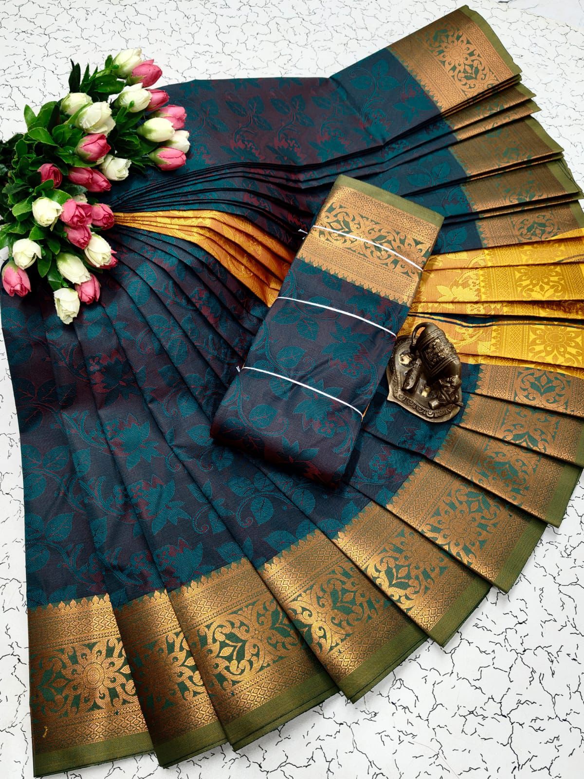 Karizma Silk Saree w/ Pallu Contrast